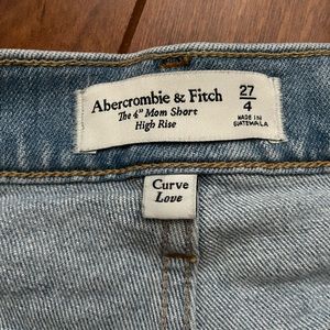 Abercrombie& fitch 4” high rise mom short Size 27 Curve Love